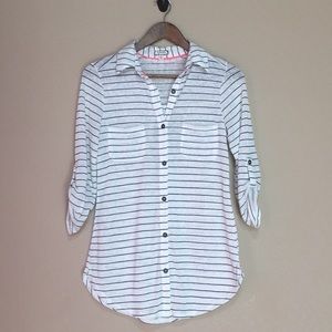 Eyeshadow sheer button up